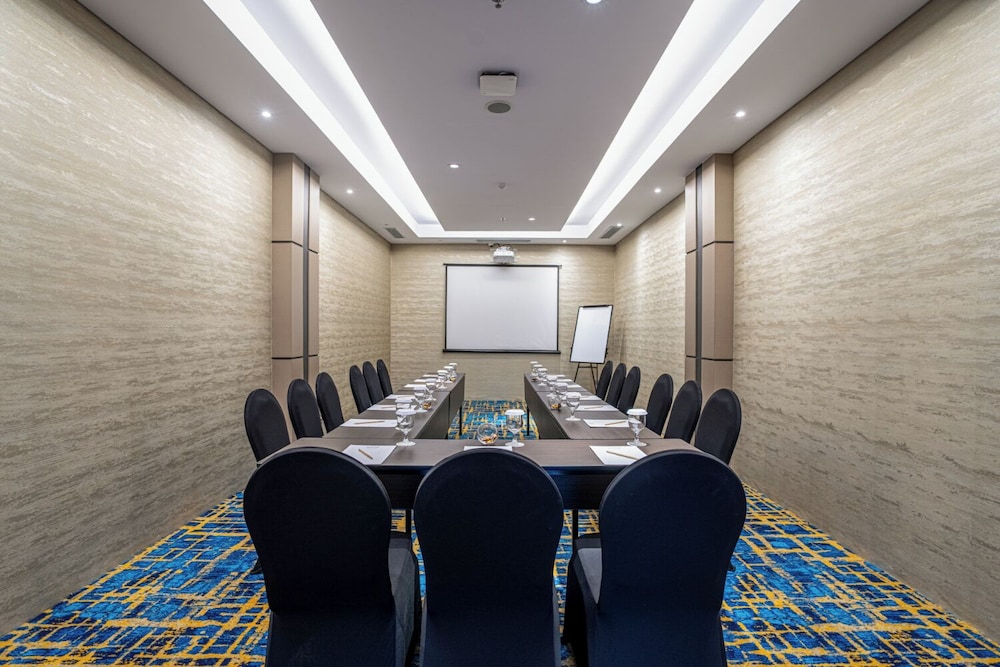 Aston Emidary Bangka Hotel and Conference Center 50/57
