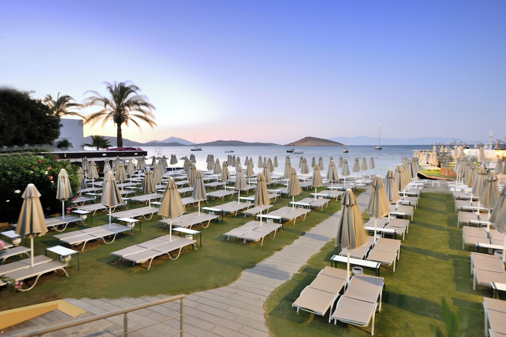 Lugga Boutique Hotel and Beach 17/43