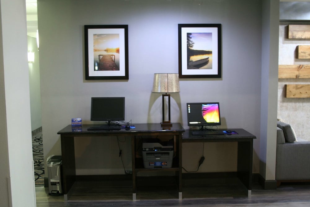 Best Western Plus Lake Dallas Inn & Suites 24/27