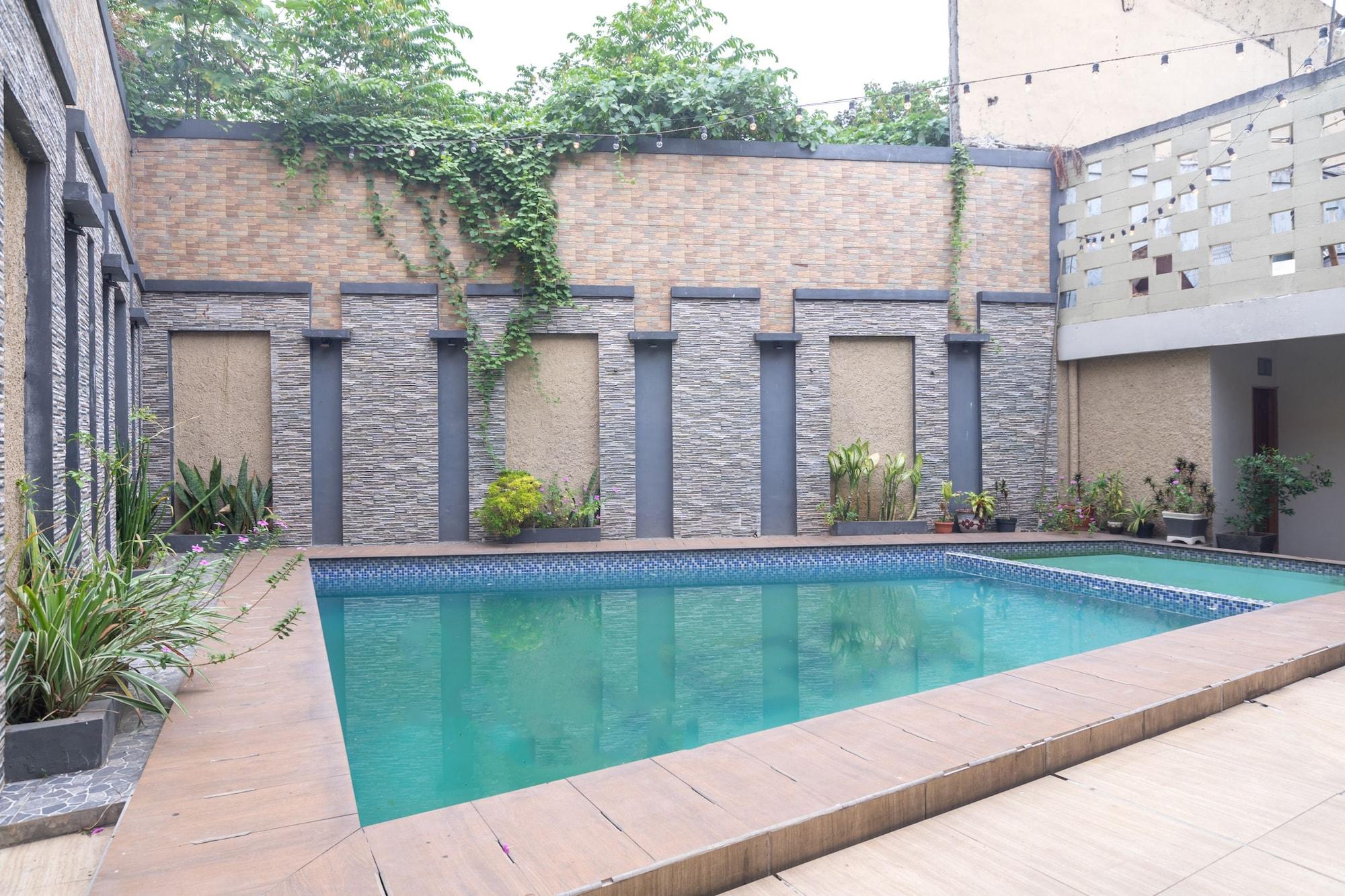 OYO 1421 Kasmaran Guest House Syariah 24/32