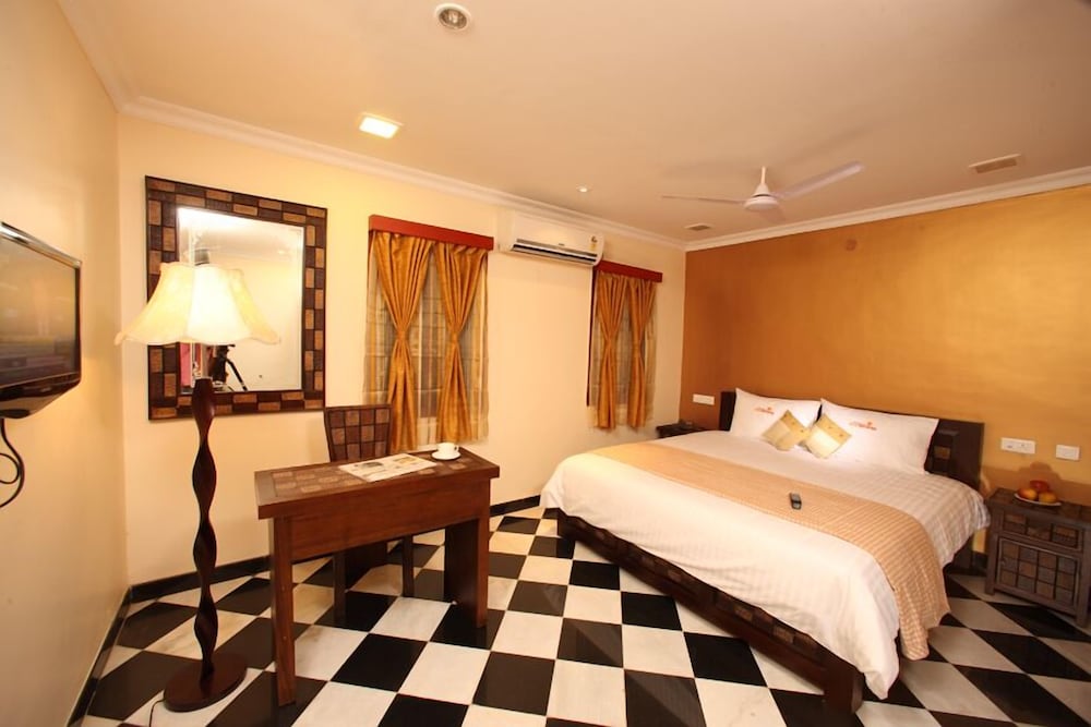 MEENAKSHI'S SUNSHINE HOTEL 6/29