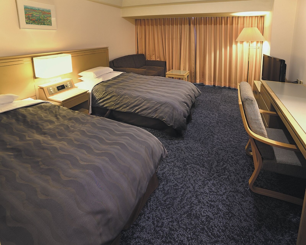 Bandai Silver Hotel 18/58