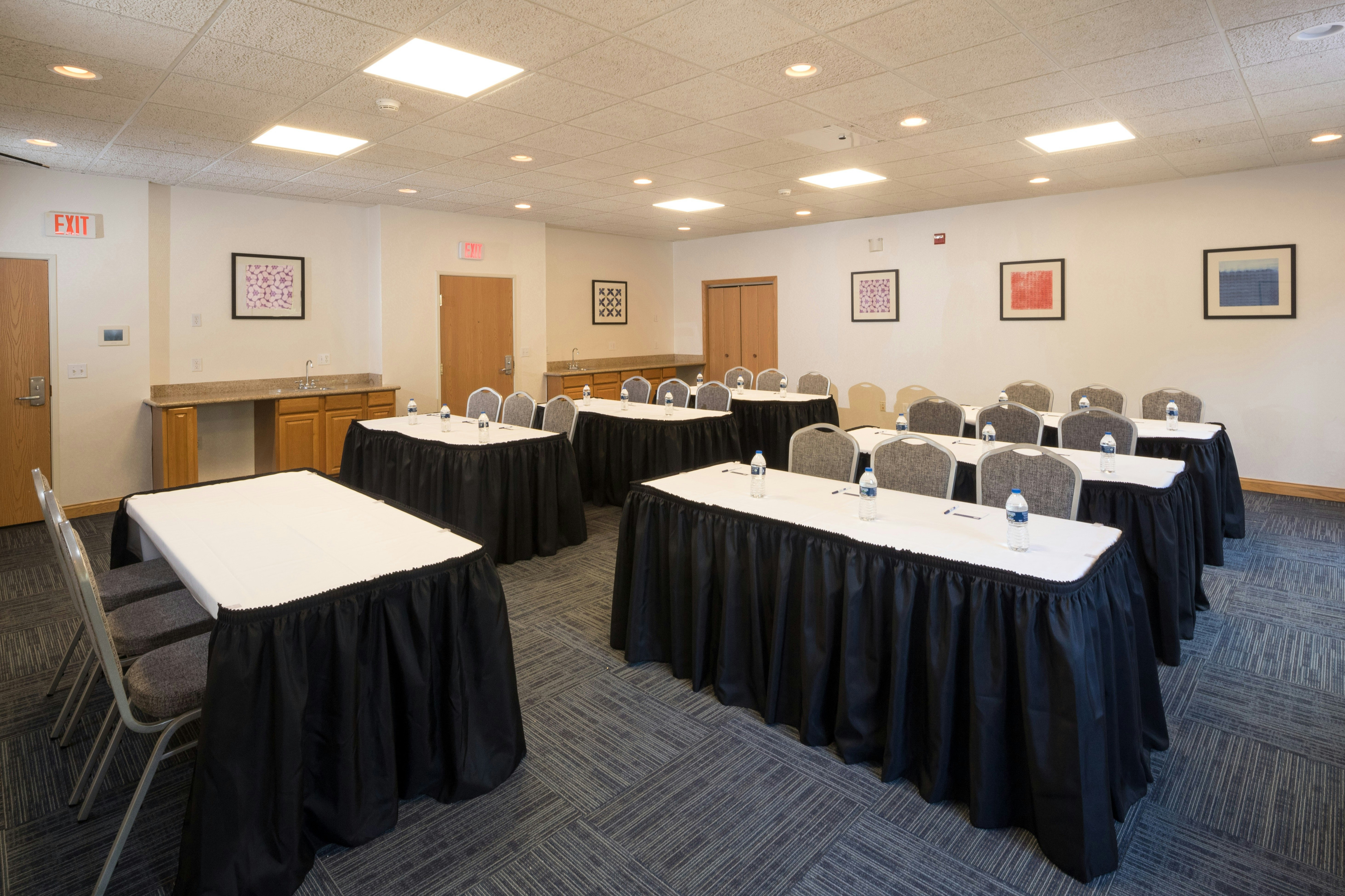 Holiday Inn Express Hotel Suites Detroit Utica 47/54