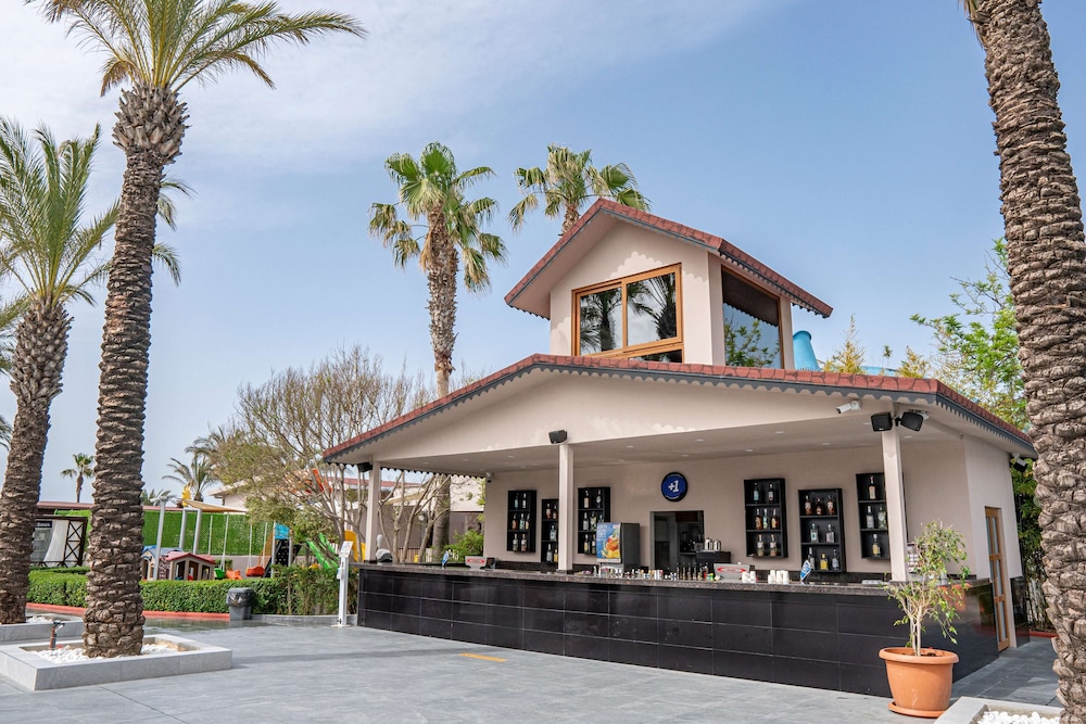 Aydinbey Famous Resort in ANTALYA