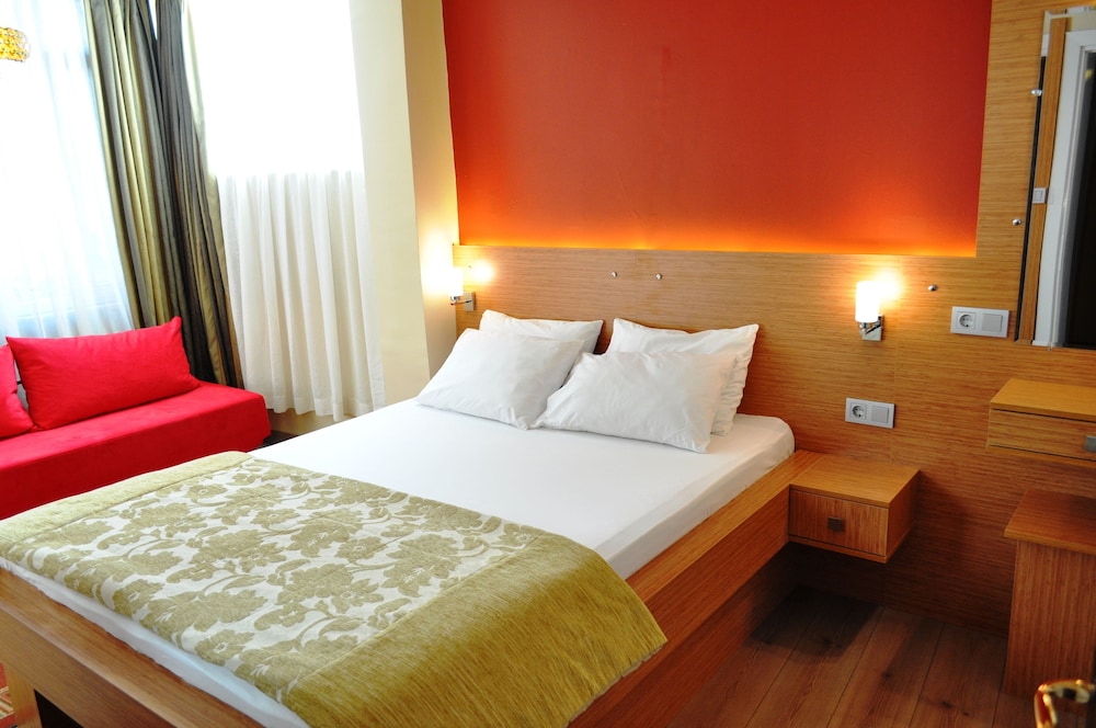 ROOM, DOUBLE BED