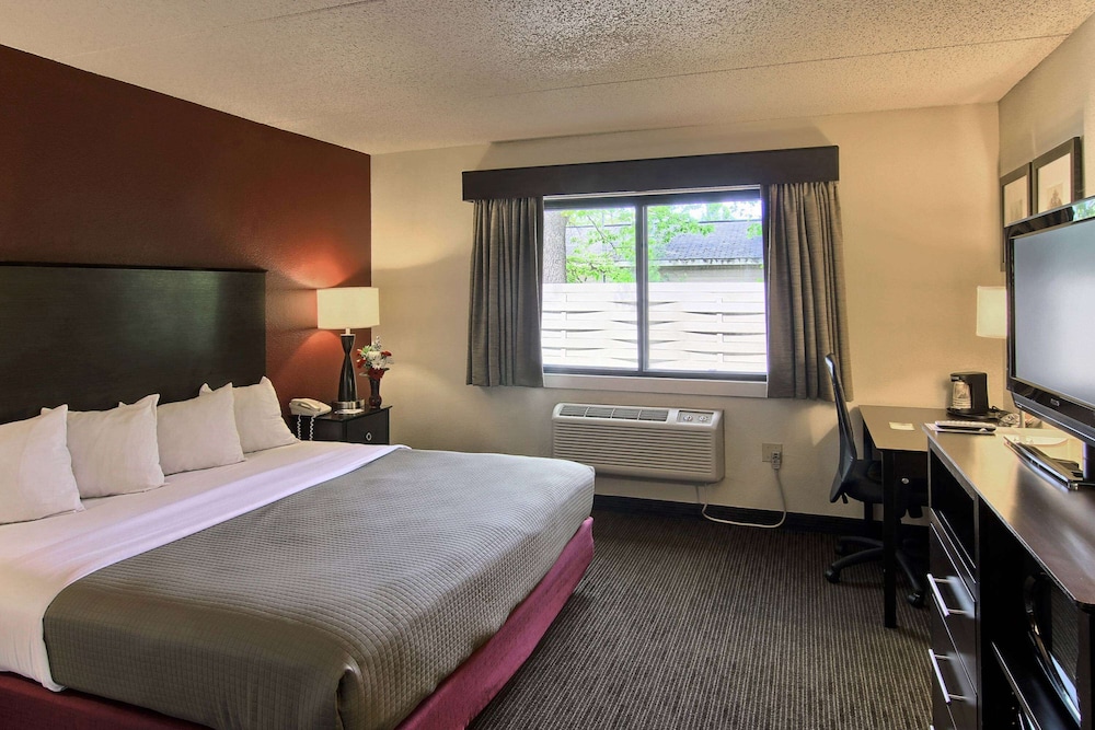 BASIC, KING BED, ACCESSIBLE