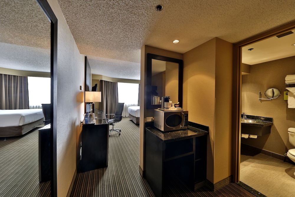 Radisson Hotel & Convention Center Edmonton 40/59