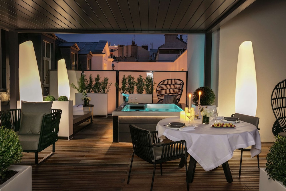 Niepce Paris Curio Collection By Hilton 34/39