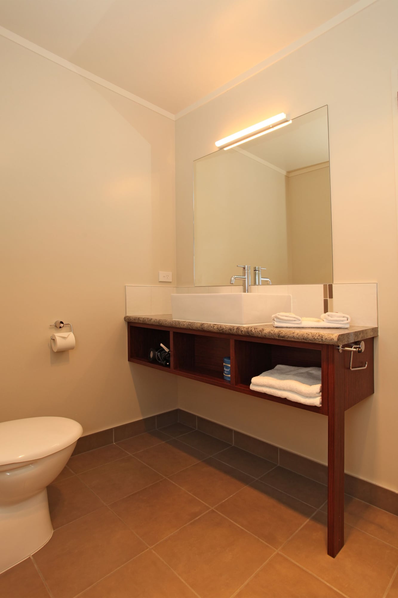 STUDIO, KING BED, KITCHENETTE