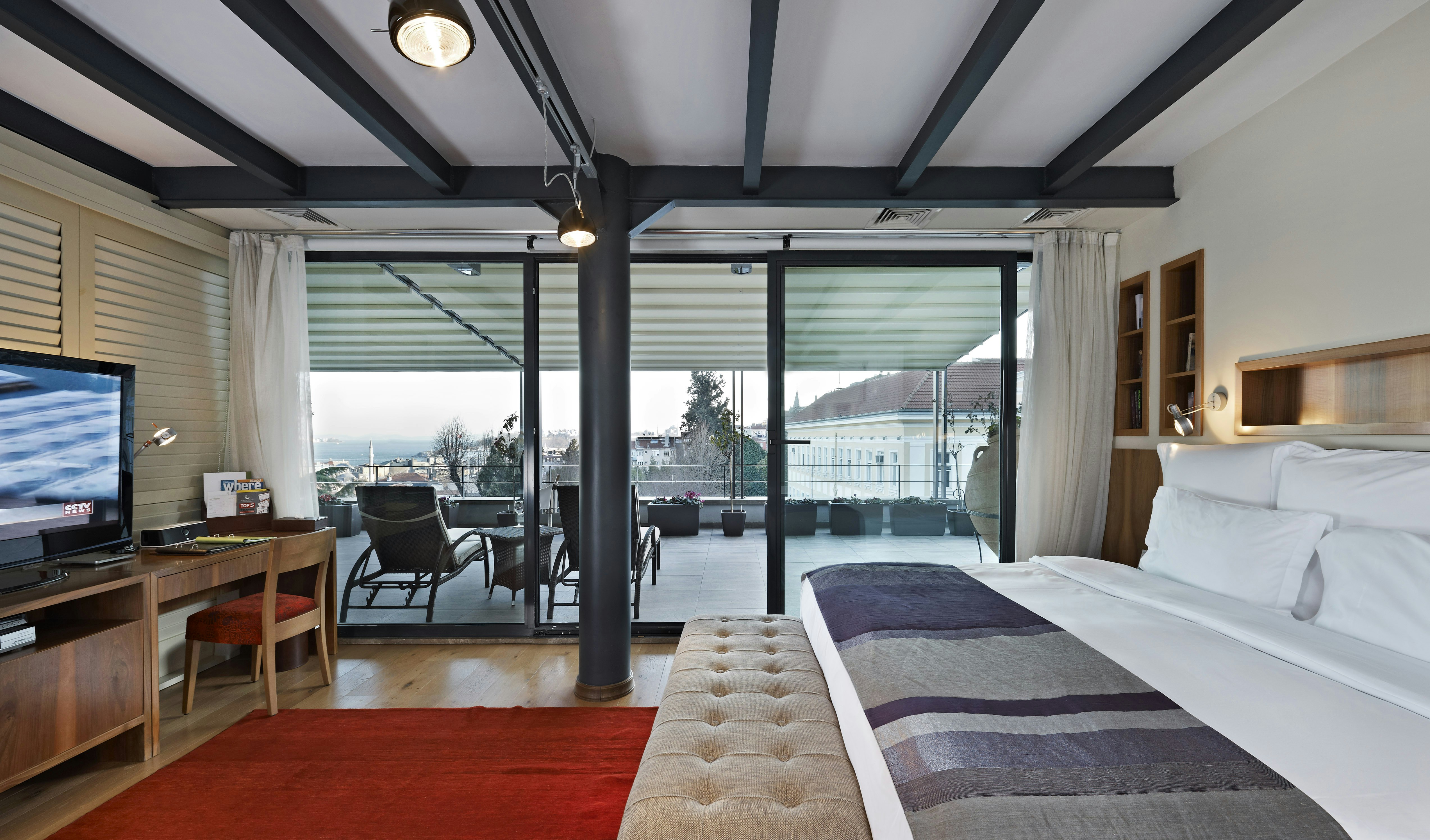 Tomtom Suites 16/83