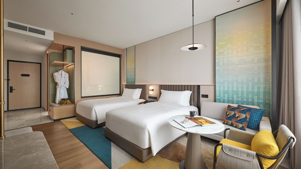غرفة قياسية بسريرين منفصلين، Voco Kuching by IHG 2/5