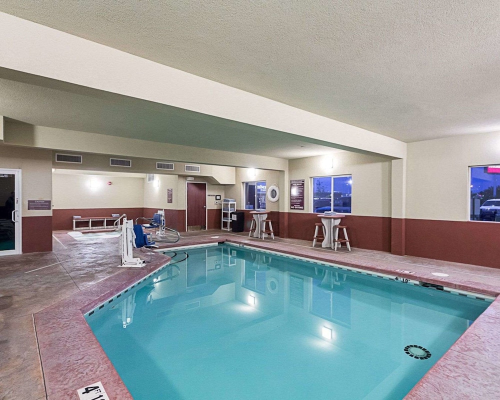 Comfort Suites Airport Wichita, KS 18/41