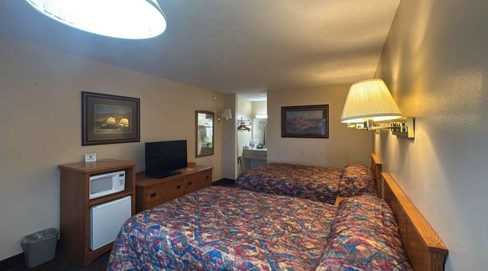 Sundowner Inn Forsyth I 94 46/62