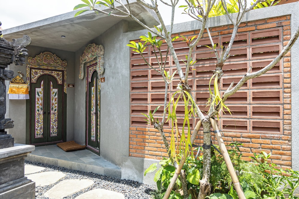 Yana Villas Kemenuh 2/68