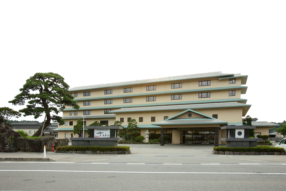 AKITA ONSEN SATOMI 3/33