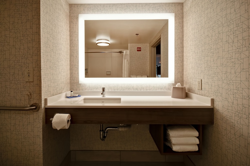 Holiday Inn Express Newport North - Middletown 48/49