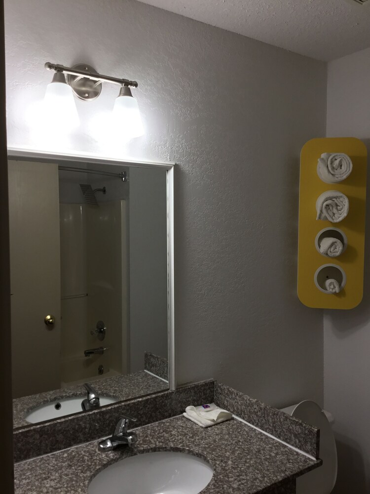 Motel6 Augusta, KS 36/37