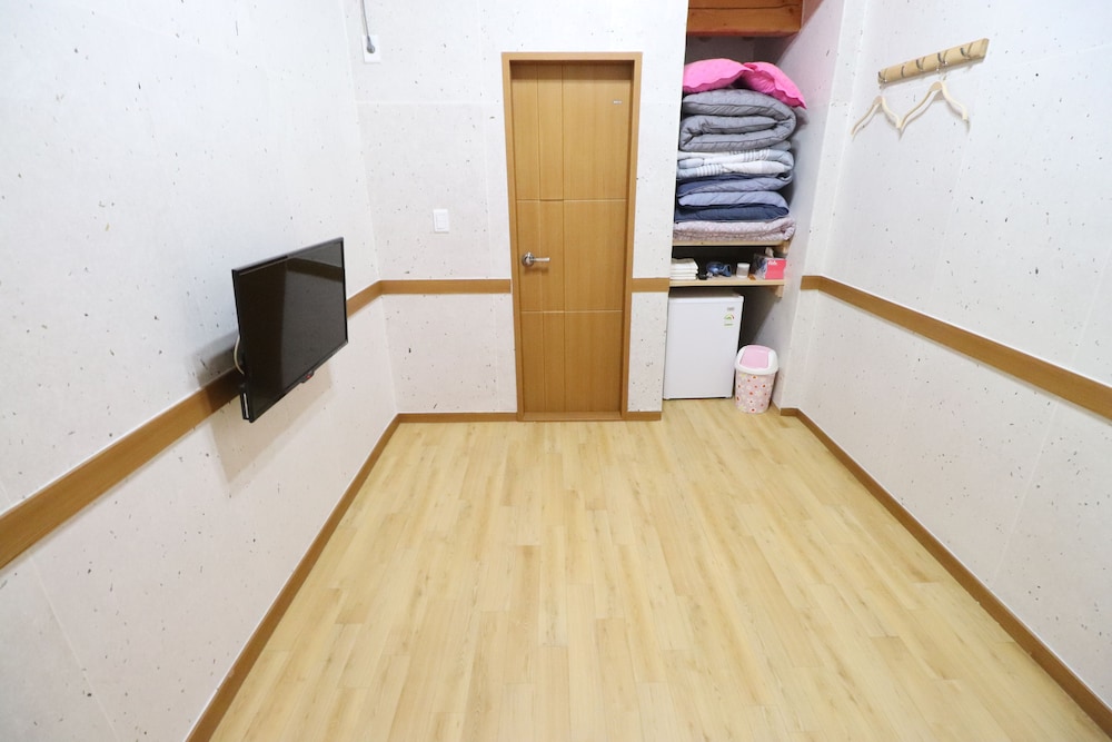 Nadul Hanok 18/50