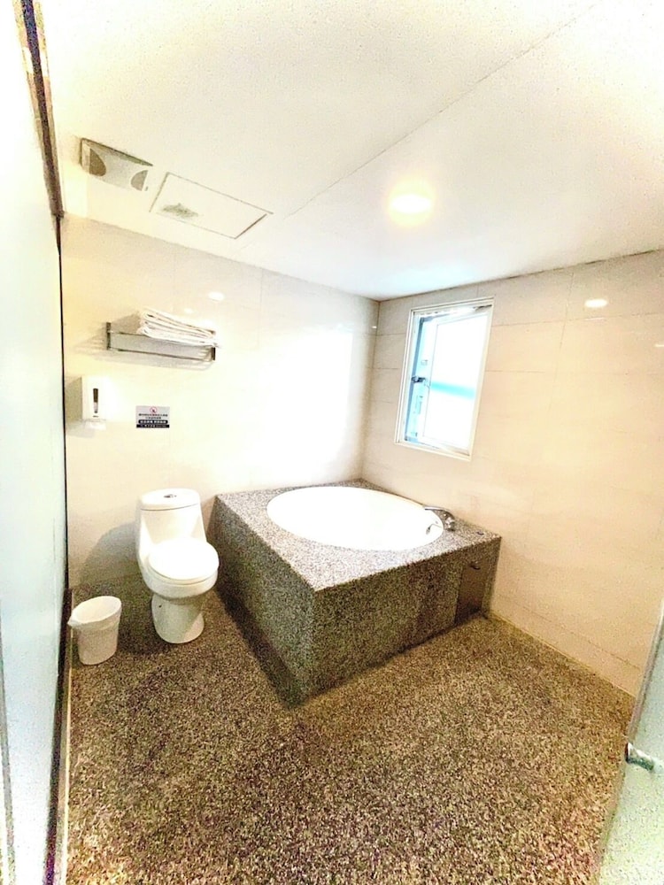 Walker Hotel Sanchong Zhengyi Branch 26/28