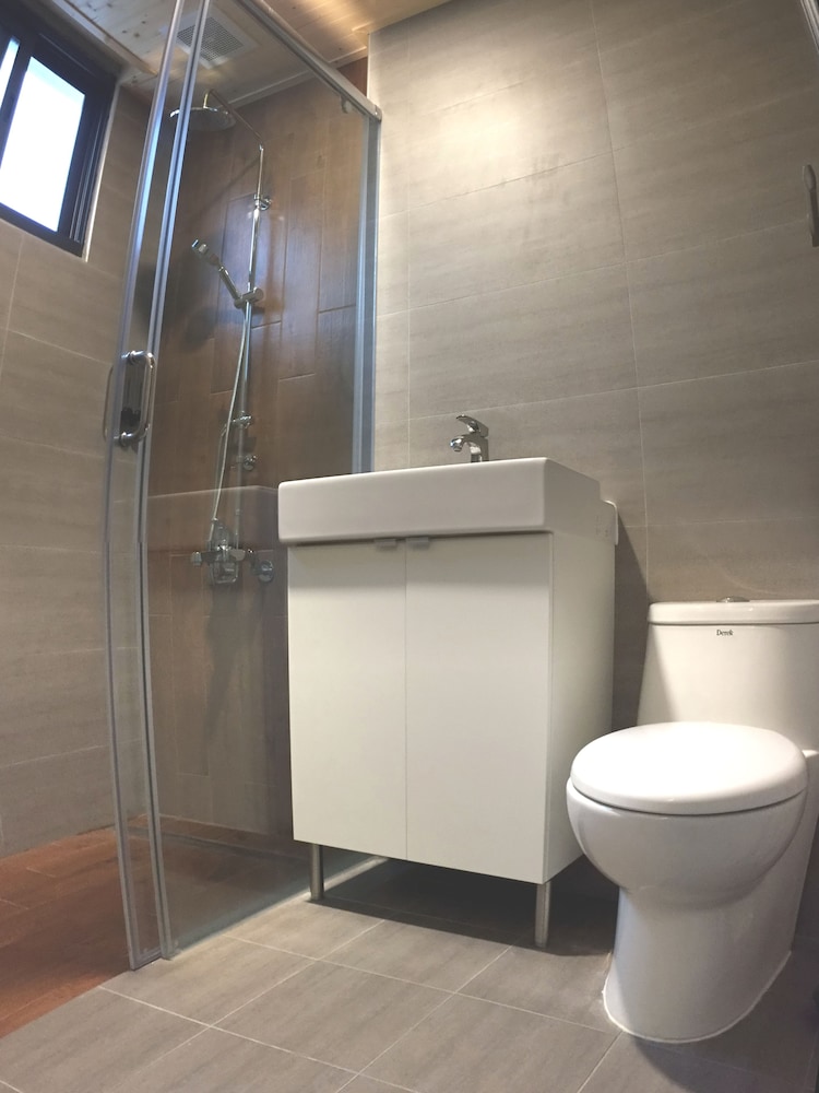 MIXED DORM, STANDARD, SHARED BATHROOM