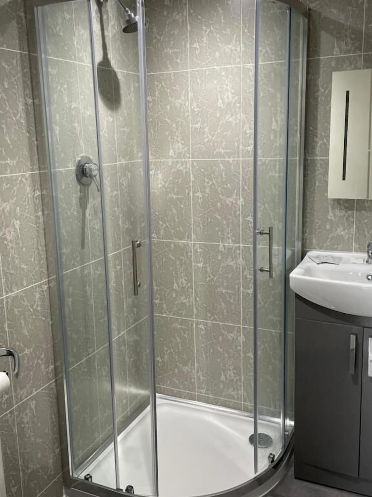 The Sandford Promenade Hotel 39/42