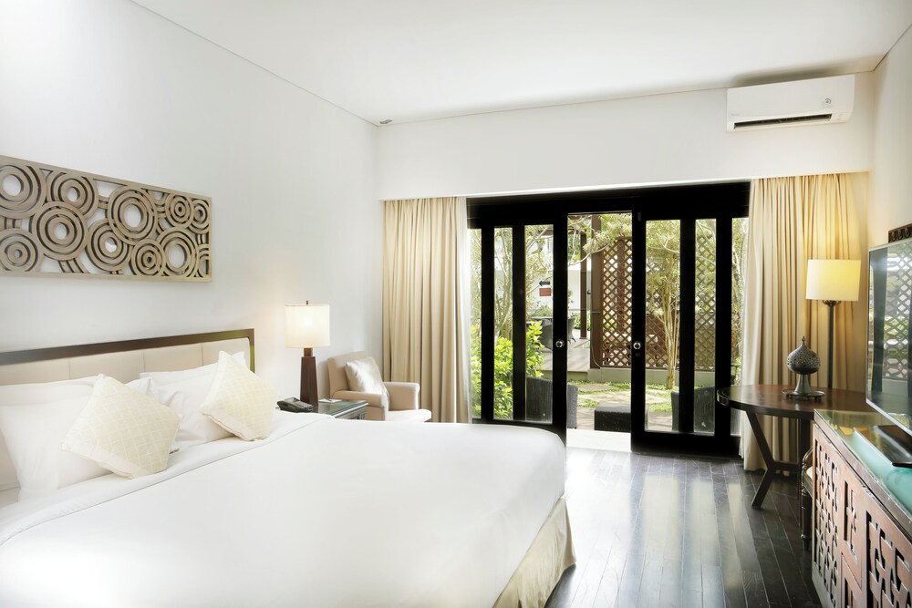 Lido Lake Resort by MNC Hotel 17/63