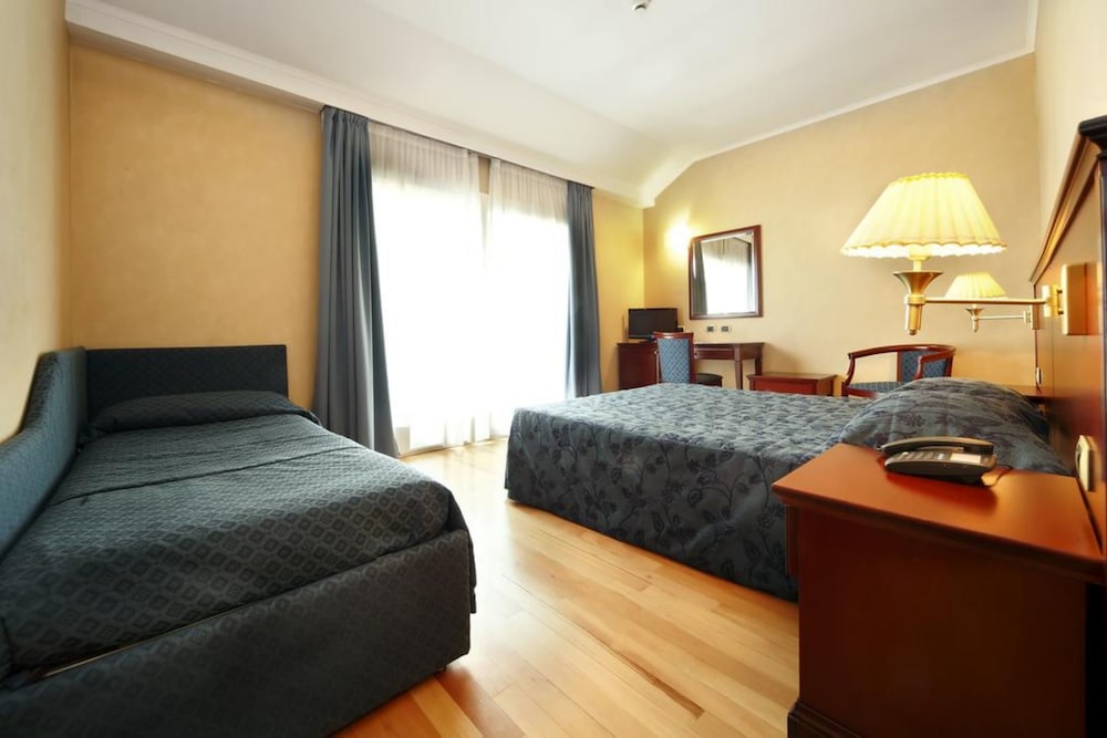 ROOM, TRIPLE