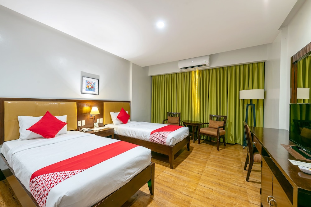 Capital O 176 Bliss Hotel 18/60