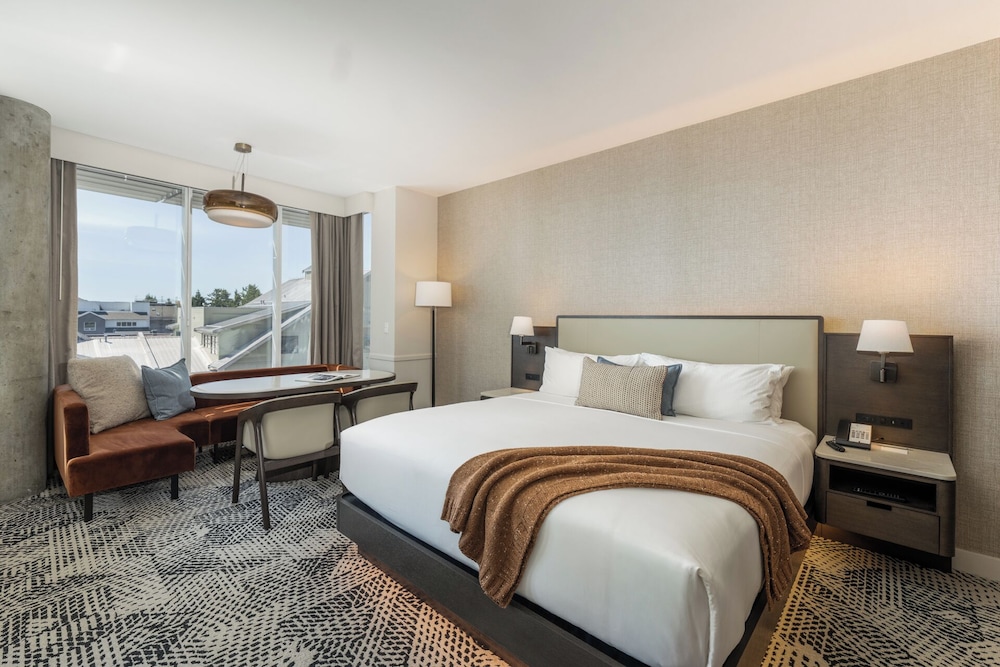 Suite, King Bed
