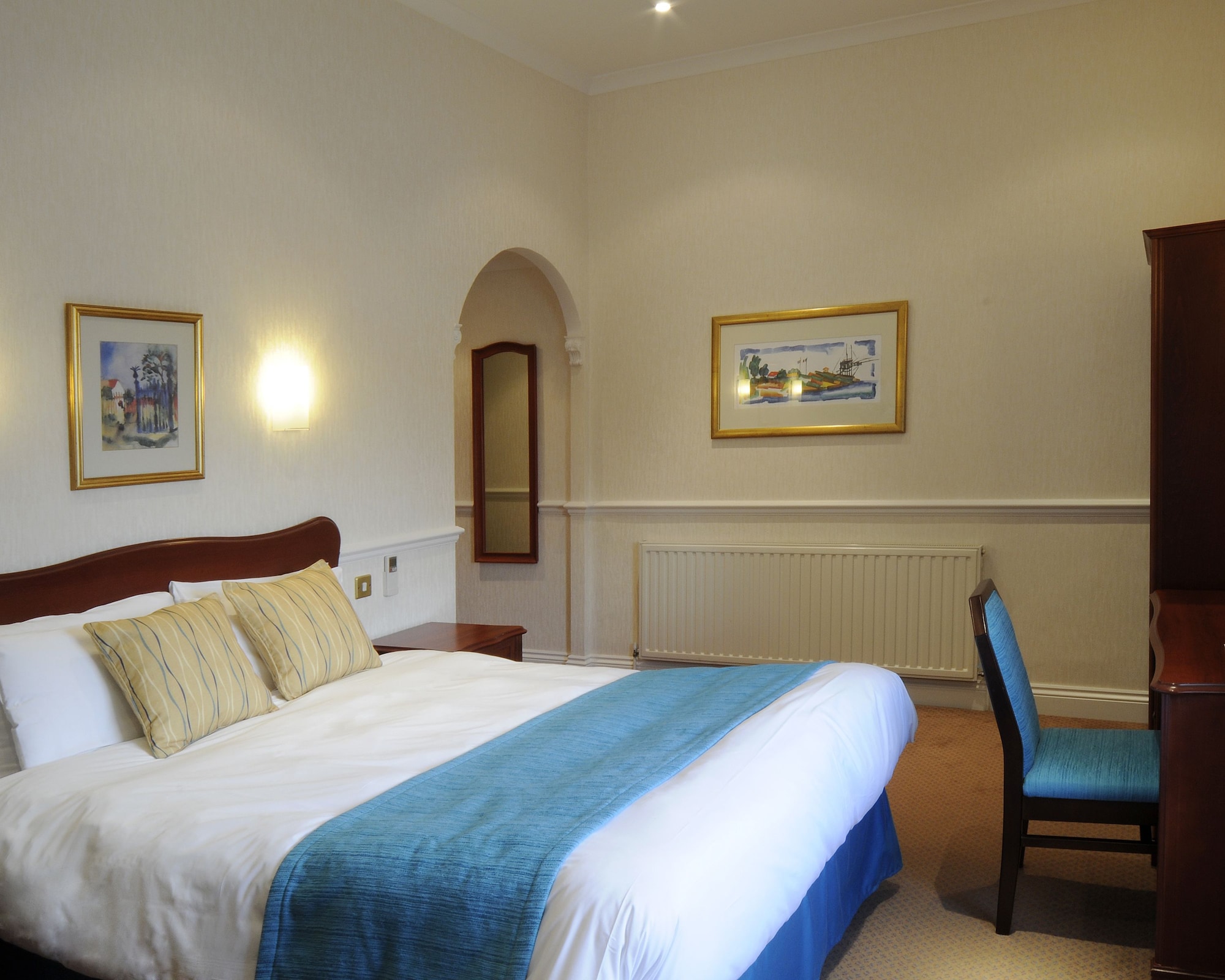 DELUXE, DOUBLE BED