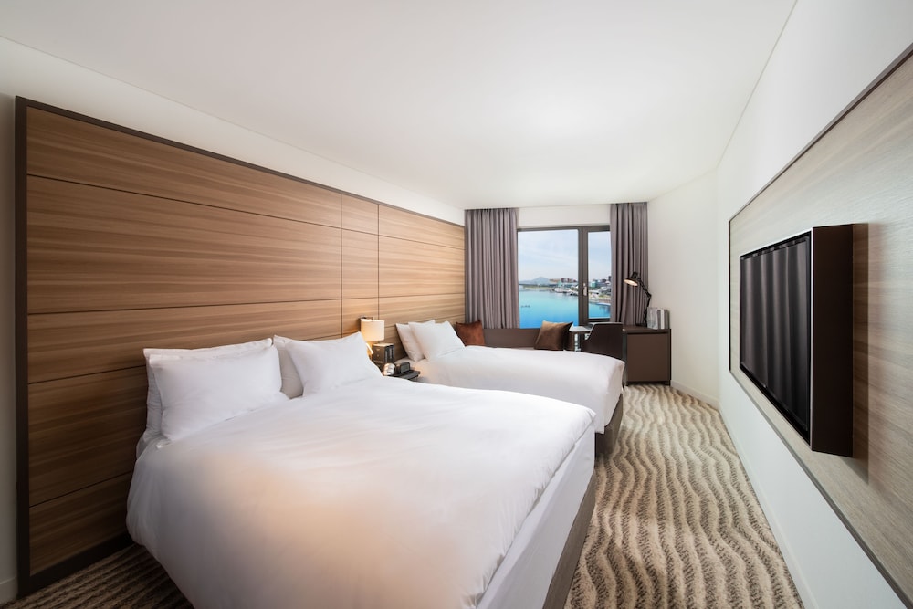 Premier, Family, Twin Beds, 1 Double and 1 Single Bed, Pool Deck