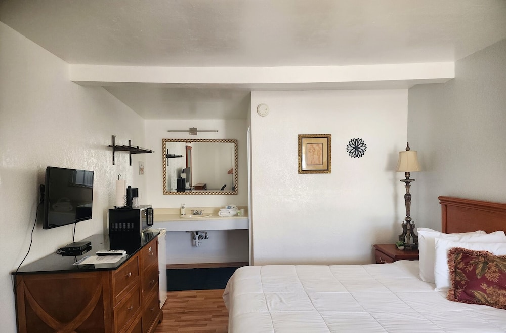 Rose's Motel 9/50