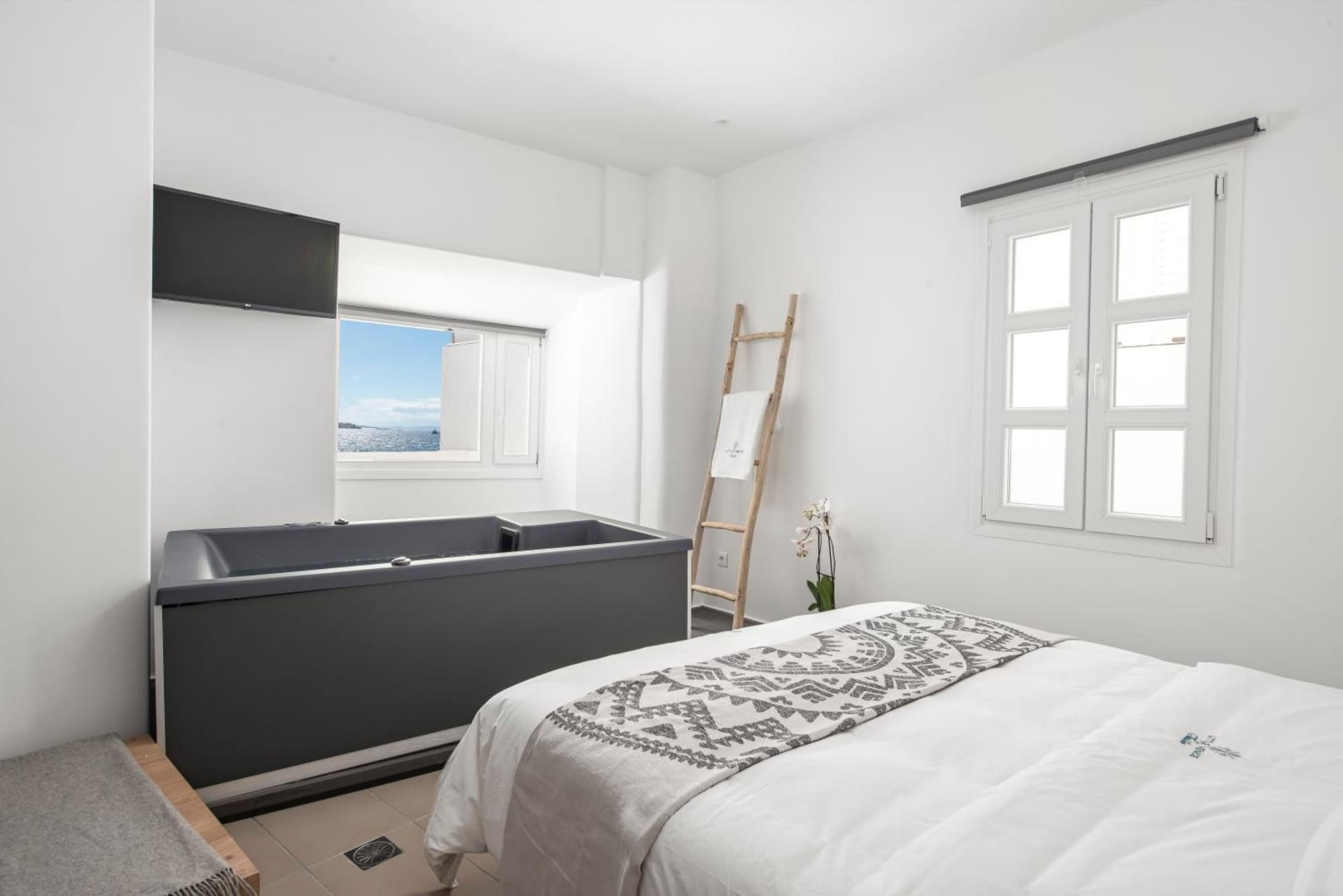EXECUTIVE, SUITE, SEA VIEW, HOT TUB