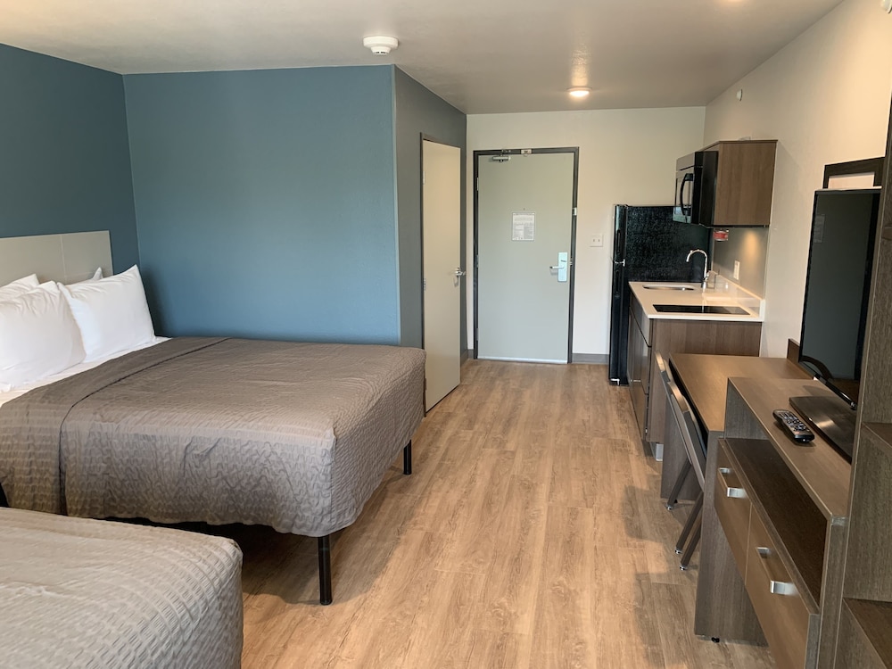 WoodSpring Suites Atlanta McDonough 18/39