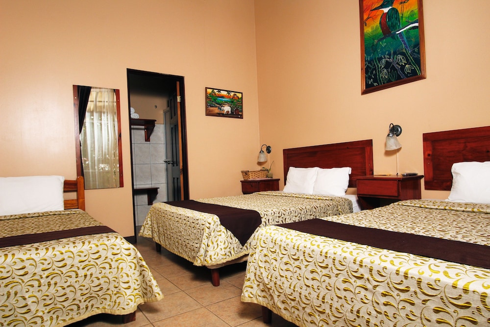 HOTEL LAS COLINAS 24/77