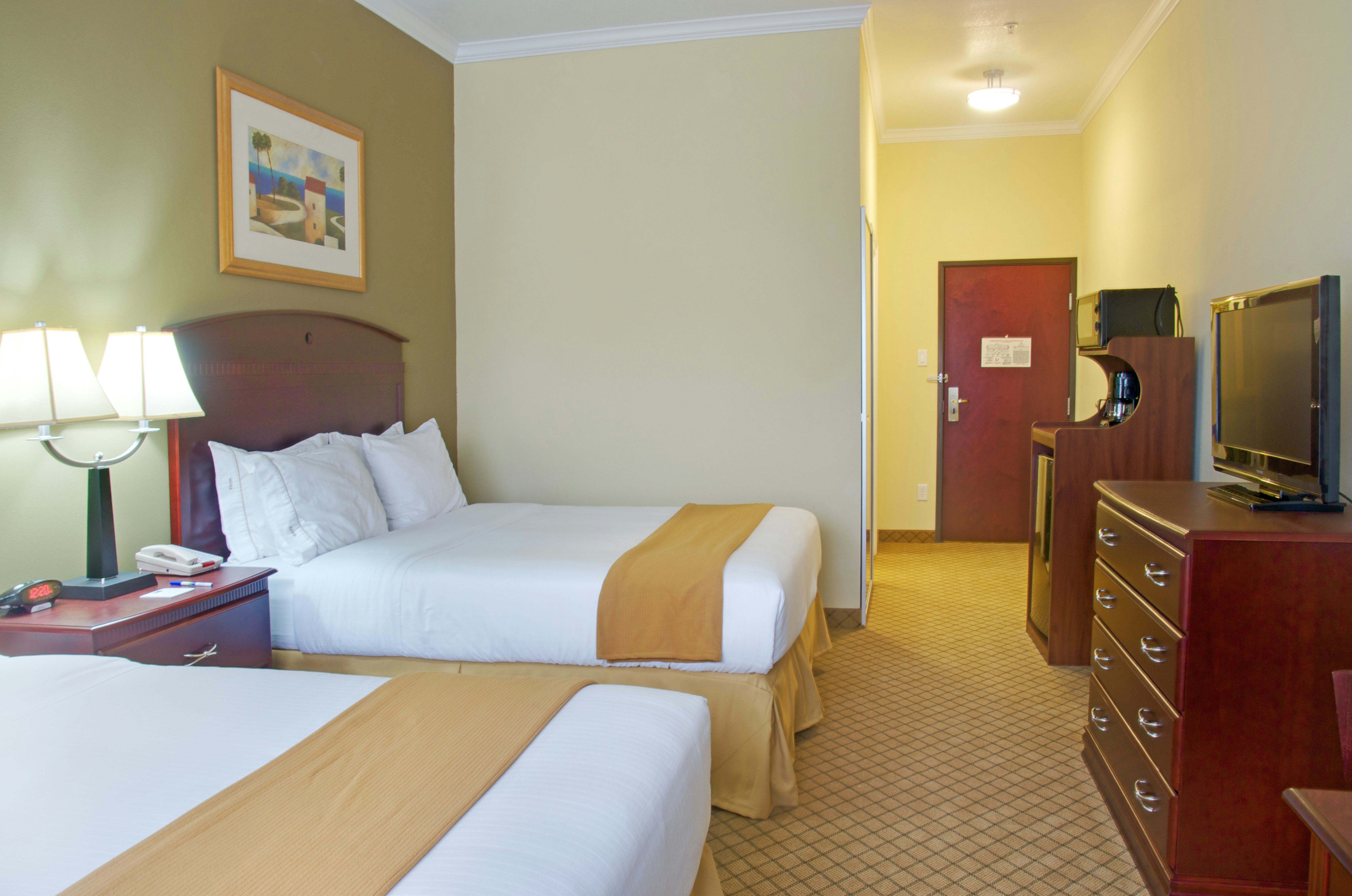 Holiday Inn Express Hotel & Suites Winnie 27/63