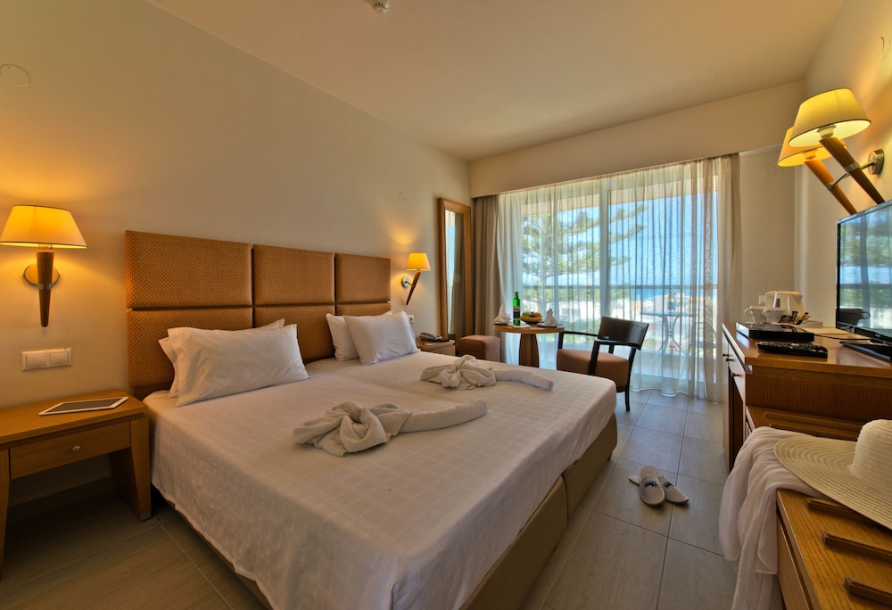 Minos Hotel 11/50