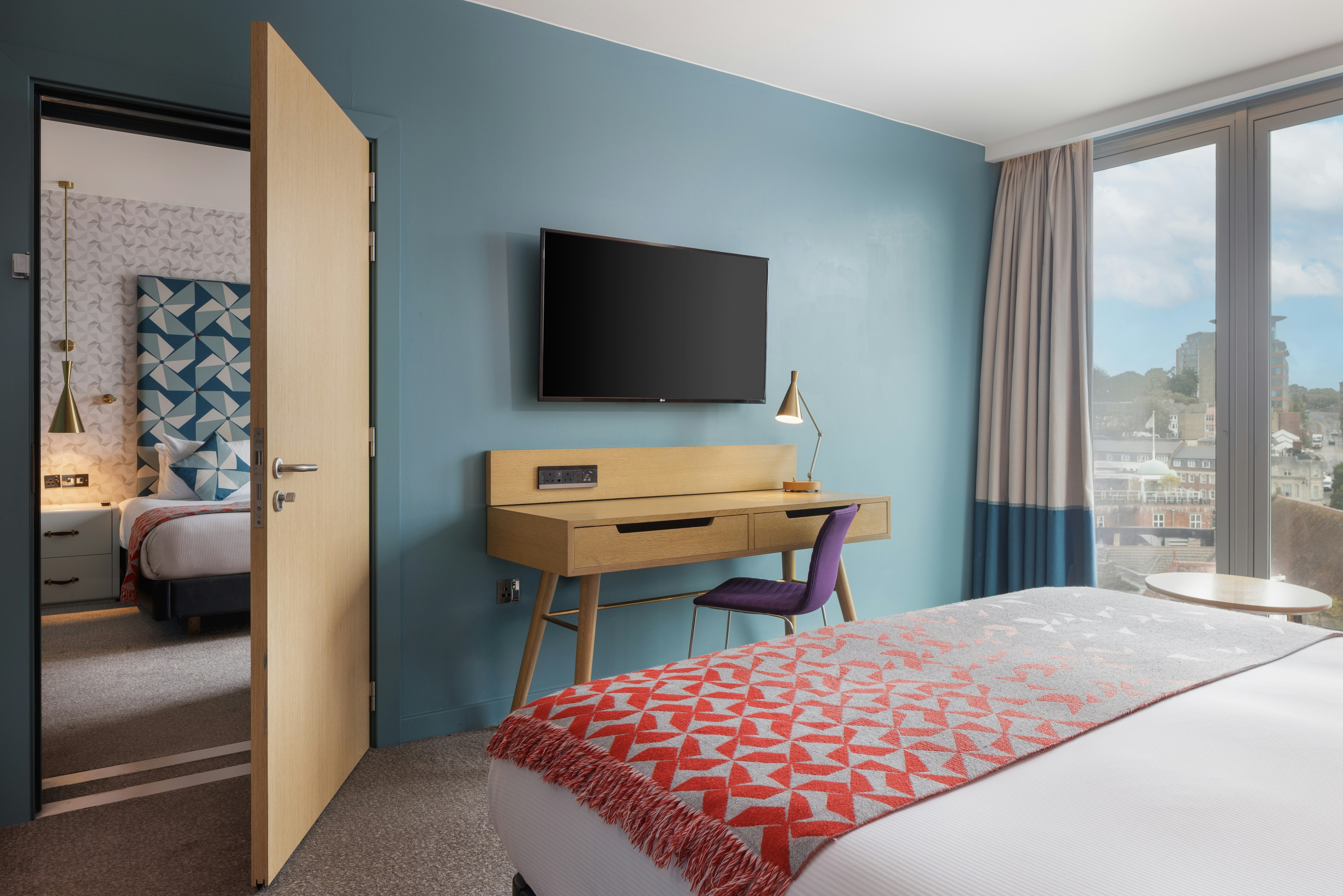 Connecting, Family, Hilton Bournemouth 8/10