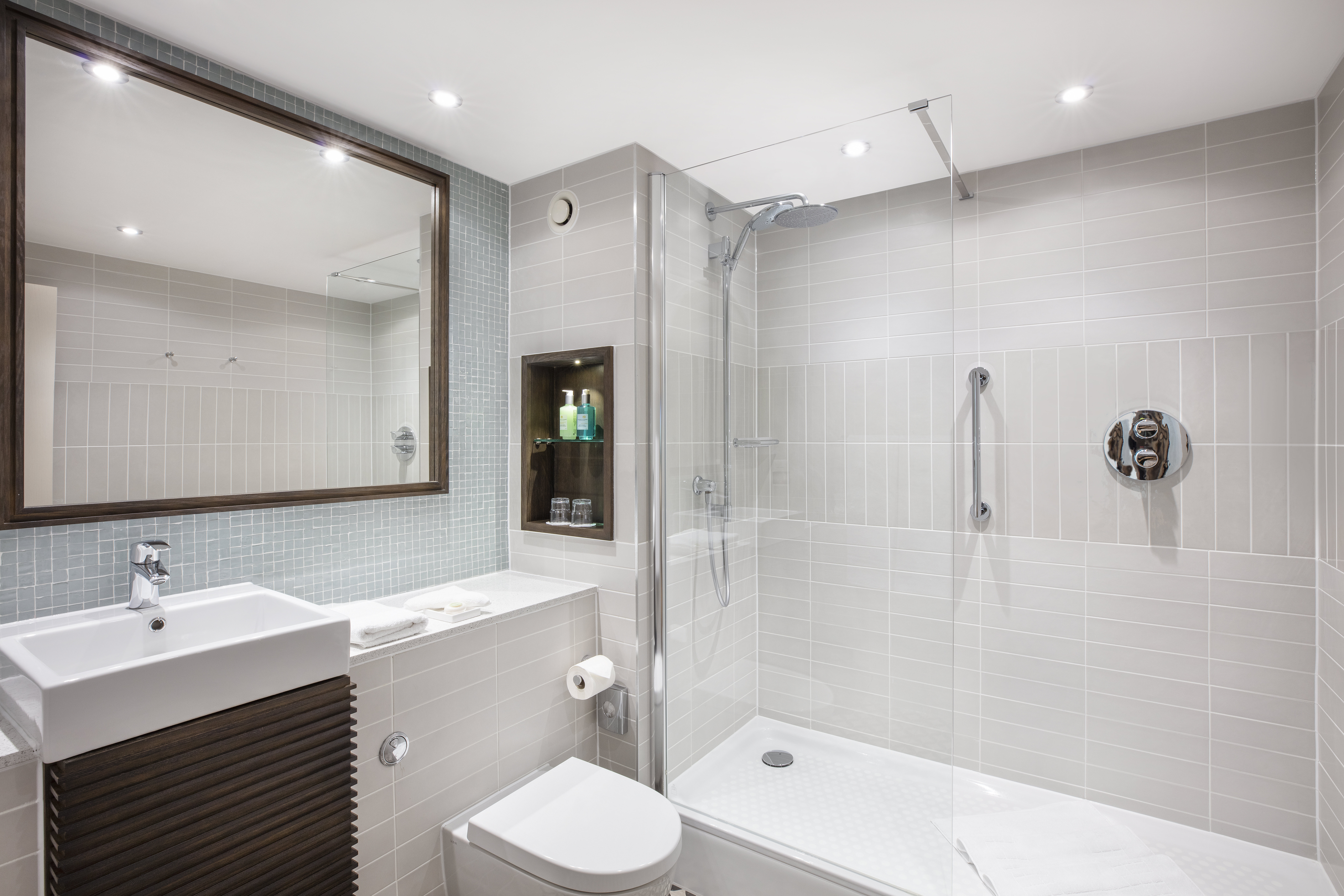 1 Bedroom, Suite, King Bed, Staybridge Suites London - Heathrow Bath Road 7/8