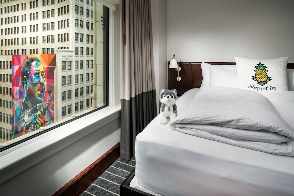 Staypineapple An Iconic Hotel The Loop Chicago 10/50