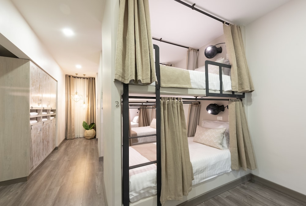 Medellin Vibes Hostel 30/70