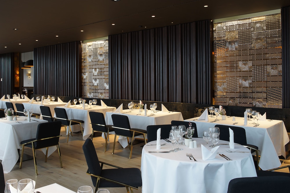 Ana Hotels Sport Poiana Brasov 27/33