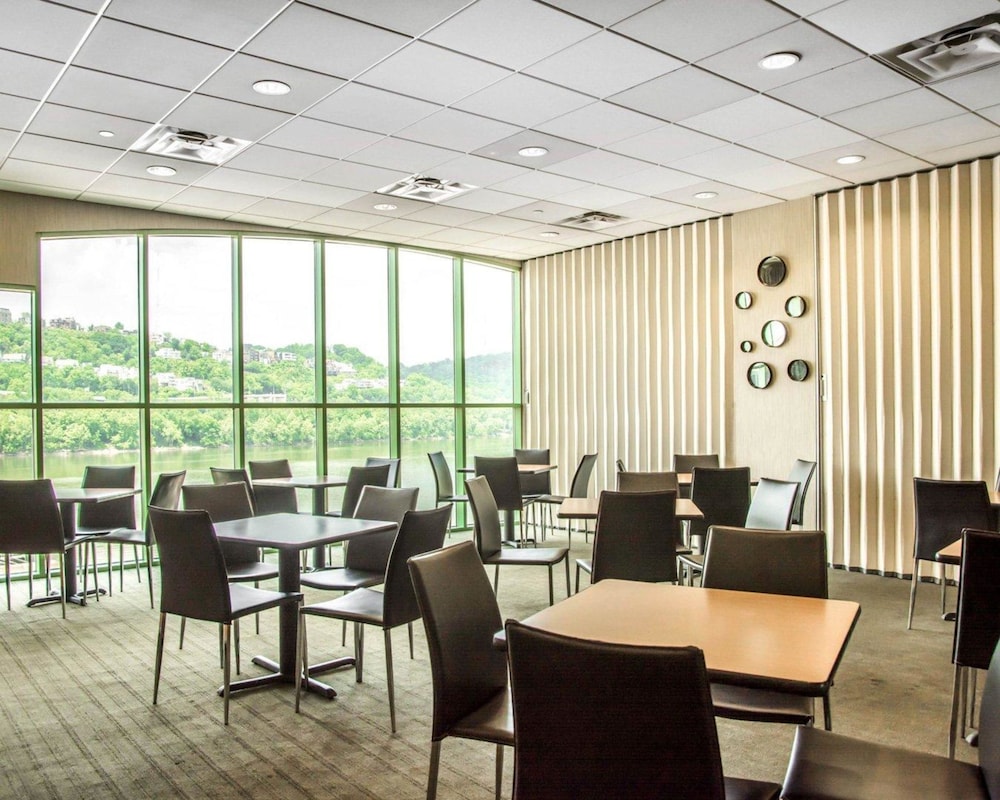 Fairfield Inn & Suites Newport Cincinnati 30/36