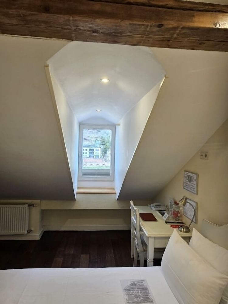 CLASSIC, DOUBLE BED, ATTIC