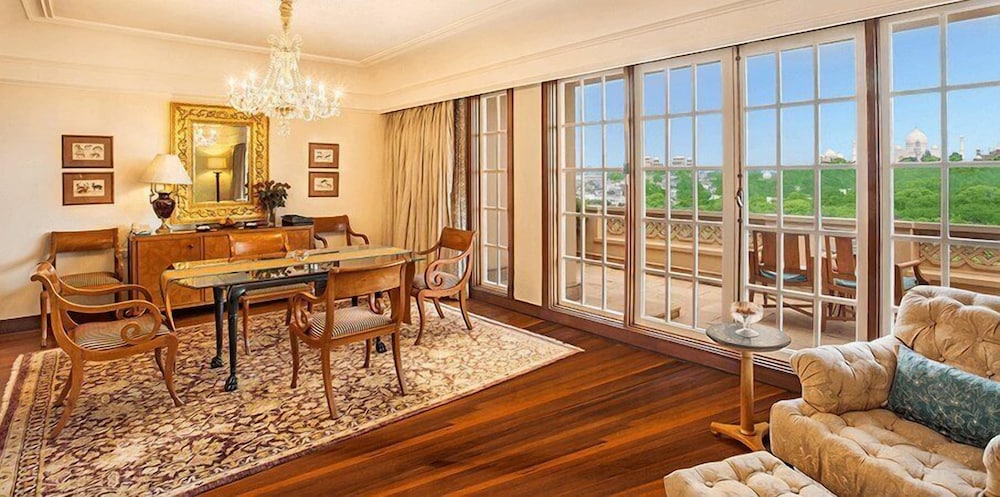 Oberoi Amarvilas 51/73