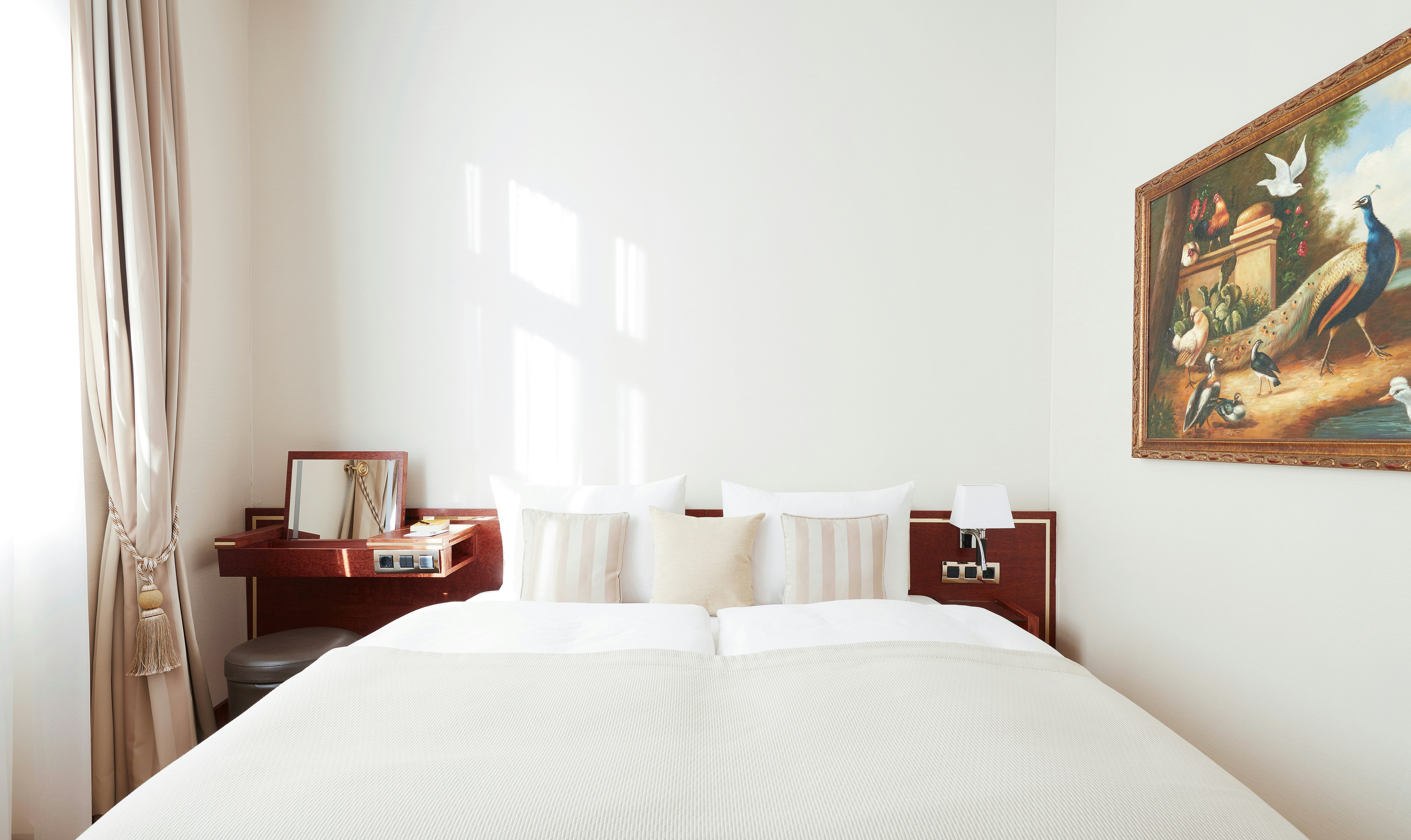 BUSINESS, PLUS, DOUBLE BED