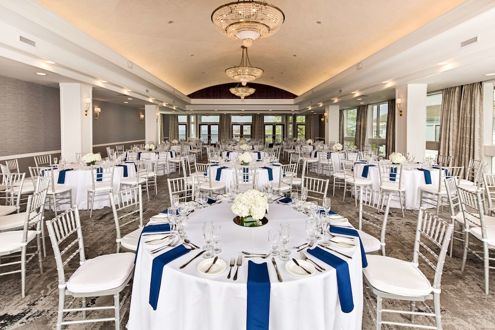 Waters Edge Resort Spa 38/50