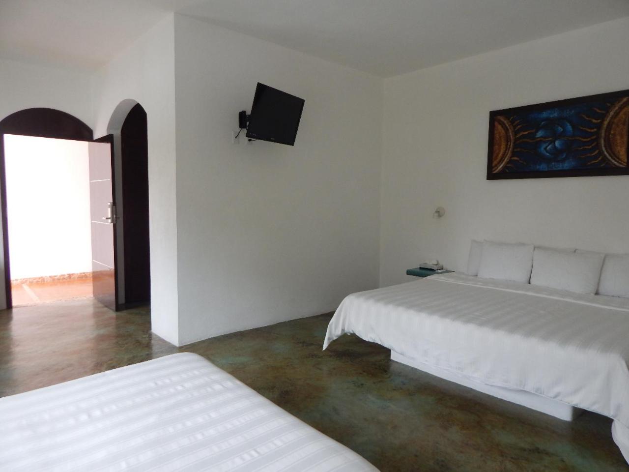 Standard, Twin Beds