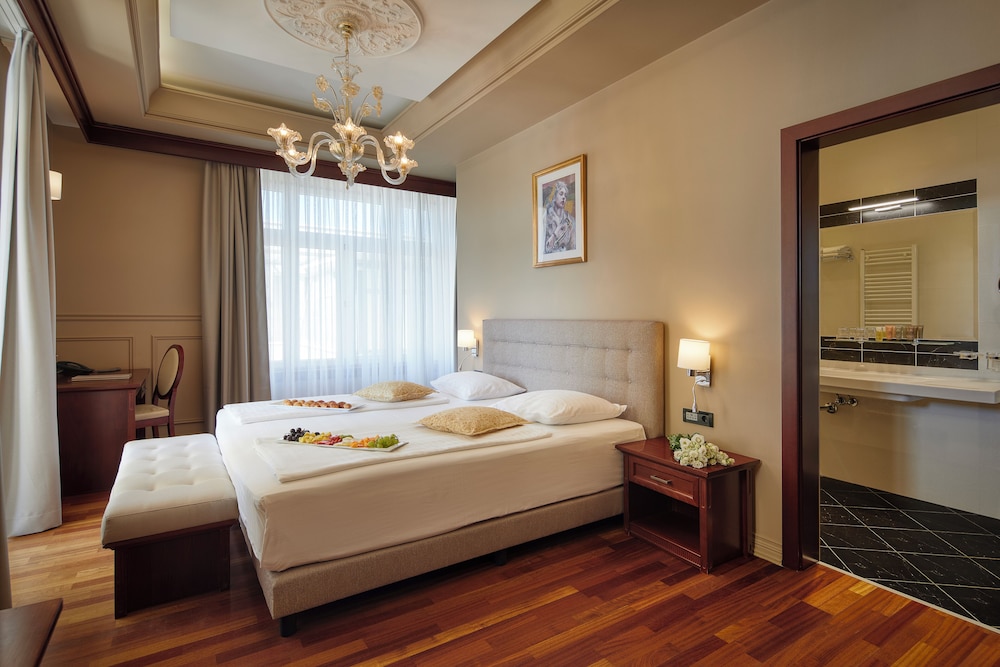 JUNIOR SUITE, STUDIO, QUEEN BED, SEA VIEW