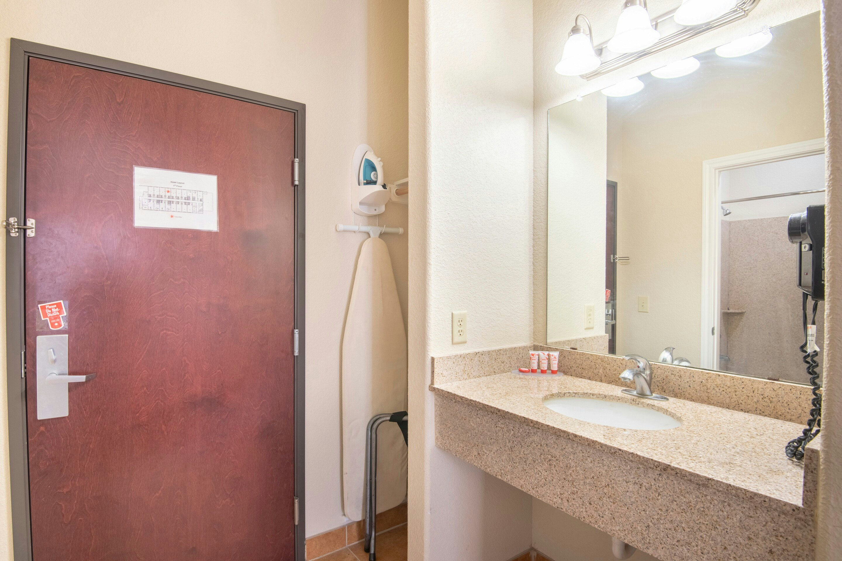 OYO Townhouse Clute Lake Jackson 43/44
